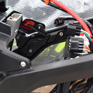 ตัวล็อคแบตเตอรี่ซ้ายขวา Woodniu Racein สำหรับ Surron Light รุ่น X สำหรับรถจักรยานยนต์ไฟฟ้า สกู๊ตเตอร์ รถวิบาก - Product Image 3