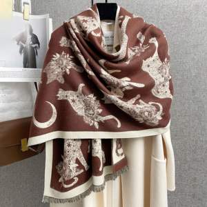 أزياء جديدة على الطراز الكوري القطط الحيوانية ونمط القمر وشاح طويل شتوي من الكاشمينا وشاح سميك دافئ للنساء شالات الباشمينا خمر - Product Image 1