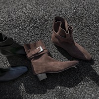 Bottes courtes décontractées pour femmes en faux daim à bout pointu et talon carré bas avec bride, vente en gros