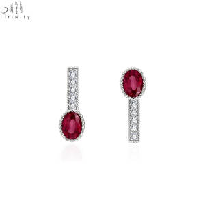 Bijoux fins de haute qualité au design classique, boucles d'oreilles en or blanc massif 18 carats avec rubis rouge vif naturel et diamants pour femmes. - Product Image 1