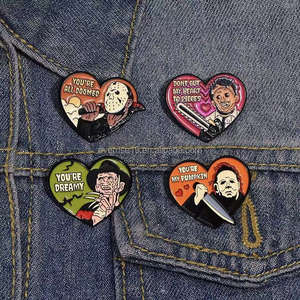 เข็มกลัดเคลือบแบบสั่งทำใหม่ล่าสุดเข็มกลัดโลหะรูปการ์ตูนหมุดหนังสยองขวัญสินค้าหัตถกรรมโลหะ - Product Image 1