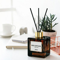 Diffuseur de parfum en verre ambré de luxe avec bouchon doré, étiquette personnalisée, logo sur mesure, design carré incurvé, huile essentielle, parfum frais, longue durée