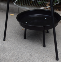 Barbecue suspendu sur trépied robuste avec foyer en fer antiadhésif - Station de cuisson extérieure à hauteur réglable pour le camping