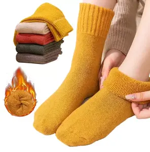 Vente en gros de chaussettes d'hiver personnalisées pour femmes, chaussettes d'hiver douces et chaudes unisexes