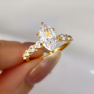 แหวนแฟชั่นหรูหรา ประดับเพชรคิวบิกเซอร์โคเนีย ชุบทอง 18K ดีไซน์รูปหัวใจ สำหรับงานปาร์ตี้ - Product Image 4