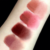 Le Nouveau Maquillage Scintillant Or Écrasé pour la Génération Z : Boue à Lèvres Mate Velours Hydratante et Nourrissante