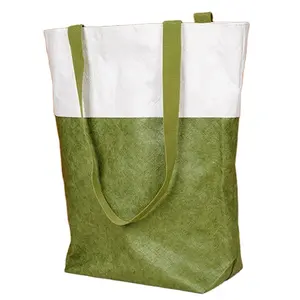 Tas kertas tyvek berlapis tahan air portabel mewah untuk kemasan tas tote kertas dupont hijau kustom dengan saku bagian dalam