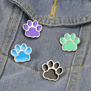 Lindo Metal Pin insignias bolsa camisas broches con perro gato pata garras huellas impresión aleación Peltre accesorios empaquetados a granel - Product Image 1