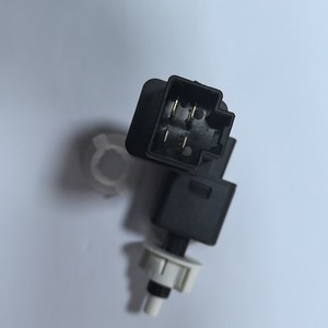 Interruptor de Luz de Freno Hino 84550-E0020 84340E0010 12V para Reemplazo y Reparación Compatible con Nissan - Product Image 3