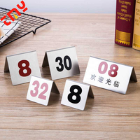Panneau d'affichage de numéro de support de table en métal en acier inoxydable à impression triangulaire avec logo personnalisé