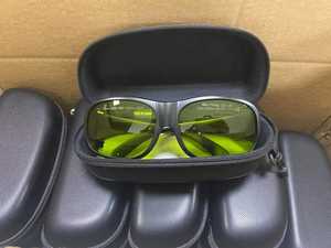 Gafas Protectoras de Seguridad Láser Industriales Profesionales Tr90 con Marco Grande para Longitudes de Onda de 755 Nm, 808 Nm y 1064 Nm - Product Image 2