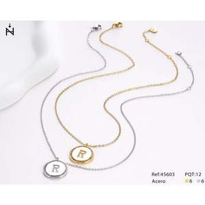 Collar con Colgante de Diamante con Letra R Angelina, Chapado en Oro, Acero Inoxidable, Clásico, Unisex, Regalo, Joyería, Cadena de 2 cm - Product Image 1