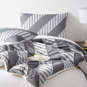 Textile de maison européen et américain à bas <span class=keywords><strong>prix</strong></span> fibre chimique coton géométrique rayé <span class=keywords><strong>couette</strong></span> ensemble de literie adapté à la maison hôtel - Product Image 4