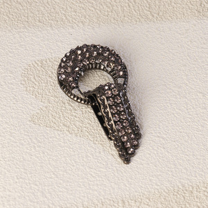 Bouton grenouille haut de gamme en fourrure de vison incrusté de strass pour col de vêtements féminins, Cheongsam, noir et blanc - Product Image 1