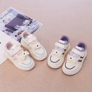 أحذية أطفال كرتونية لطيفة بيضاء جديدة لربيع <span class=keywords><strong>2026</strong></span> للبنات والأولاد، أحذية رياضية كاجوال للأطفال الصغار مع إغلاق فيلكرو عند الكاحل ونعل مطاطي - Product Image 4