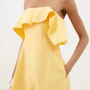 服装制造商定制纯色女性时尚缎面涤纶夏季黄色浅滩无肩带亚麻混纺礼服