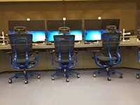 Chaise de bureau exécutive pivotante réglable à dossier haut en maille avec appui-tête et repose-pieds pour cadres, managers et dirigeants