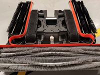 Robot de nettoyage de panneaux solaires léger à moteur, compatible 110V/220V pour une manipulation facile