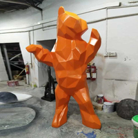 Sculpture géométrique en fibre de verre de haute qualité, statue rouge en résine, sculpture d'ours à vendre