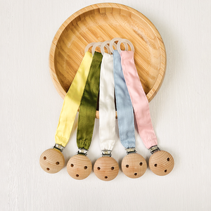 Attache-sucette en coton biologique pour bébé avec bois de hêtre matériau sûr pour bébé Style de tissu Clips pour enfants aide à garder la sucette en sécurité pour les tout-petits - Product Image 4