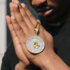 Collier avec pendentif en forme de croix pour hommes, style hip-hop, mains en prière, micro-pavés, zircon cubique 5A, vente en gros - Product Image 2