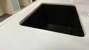 Revestimiento de pared de laboratorio modular CHguardTM Superficie higiénica sin costuras para encimeras de laboratorio médico - Product Image 3