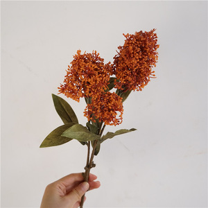 Branche de Skimmia artificielle au toucher réel pour décoration de centre de table de mariage, tiges de verdure par prénom et nom de famille - Product Image 4