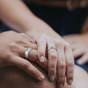 À la mode 4/6/8mm carbure de tungstène anneaux hommes femmes bijoux personnalisés dôme poli météorite incrustation argent plaqué bandes de mariage - Product Image 6