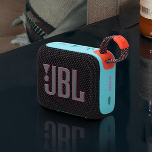 <span class=keywords><strong>JBL</strong></span> GO4 Music Cube 4a Generazione, Altoparlante Wireless 5.3 Portatile per Esterni, Mini Sistema Audio con Bassi Profondi, Resistente alla Polvere - Product Image 3