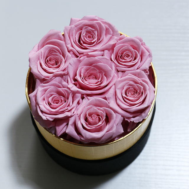 7 pink roses in round box
