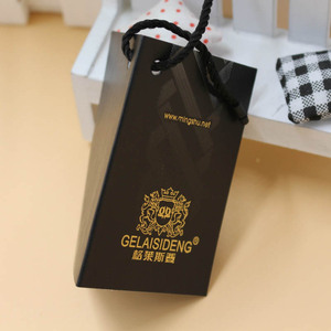 Étiquettes suspendues en papier épais 700 g/m² <span class=keywords><strong>Holland</strong></span> <span class=keywords><strong>White</strong></span> avec estampage doré et trou métallique - Product Image 2