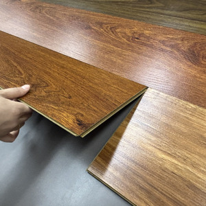 Suelo flotante de China 8mm 12mm Ac5 Hdf 880 TSR 5% Suelo laminado de madera con textura en relieve profundo - Product Image 3