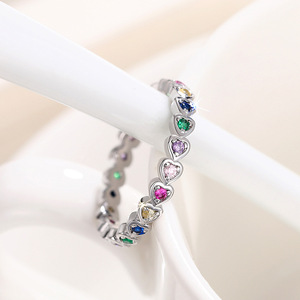 Anello a Cuore Arcobaleno per Donne, Design Colorato Impilabile, Accessorio per Dito da Indossare Quotidianamente - Product Image 5