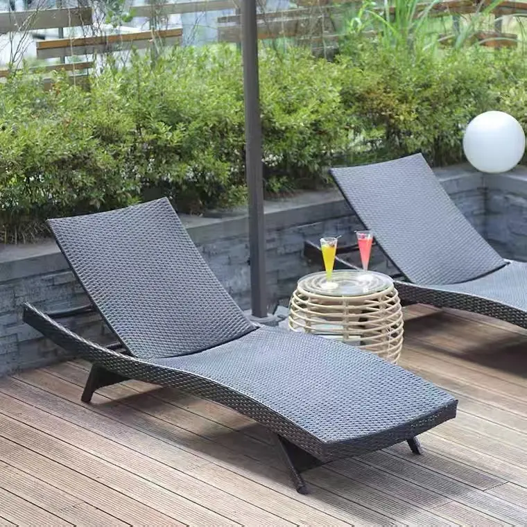 Mobili da esterno hotel garden beach lounger struttura in metallo con struttura in alluminio sedia in rattan di vimini lettino prendisole