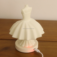 Belle lampe de chevet LED en forme de robe de princesse, lampe de chevet USB, 3 couleurs, lampe de table rechargeable, lumière tactile à intensité variable pour la chambre à coucher