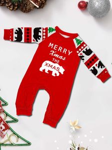 Pijamas Personalizados Vermelhos para Família, Roupas de Dormir Femininas com Estampa de Urso de Natal e Logo Frontal - Product Image 5