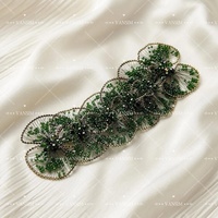 Applique en feuille d'argent 3D faite à la main avec perles de cristal enroulées de fil doré et strass pour robes de mariée et robes de soirée