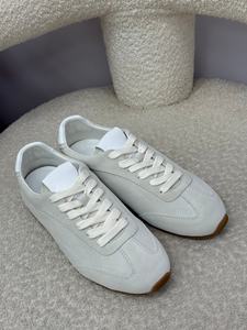 รองเท้ากีฬาผู้ชายแบรนด์ดีไซเนอร์สุดหรู เหมาะสำหรับใส่ในชีวิตประจำวัน รองเท้าสำหรับเดินที่สมบูรณ์แบบ สวมใส่สบายและใช้งานได้หลากหลาย - Product Image 2