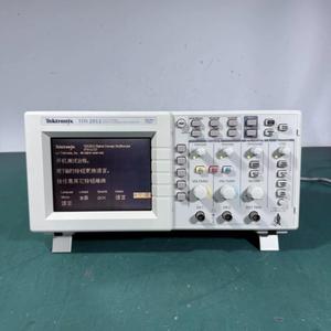 1 pieza Osciloscopio Tektronix TDS2012C 100MHz 2CH, 80% del Precio Original, Origen EE. UU., Buen Estado de Segunda Mano - Product Image 1