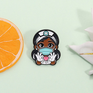 Broche Criativo de Desenho Animado Estilo Enfermeira Negra Fofa com Personagens Europeus e Americanos, Acessório Médico, Broche de Crachá - Product Image 5