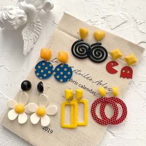 Pendientes de Flores de Resina Acrílica Estilo Coreano en Oferta, Regalos para Mujer, Pendientes de Clip Geométricos Retro - Product Image 1