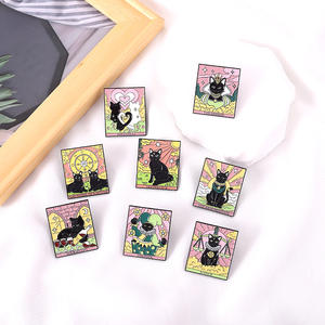 Set Lencana Pin Kerah Kartu <span class=keywords><strong>Tarot</strong></span> Ramalan Kustom Pin Enamel <span class=keywords><strong>Tarot</strong></span> Kucing Hitam Imut Kartun Logam untuk Topi - Product Image 1