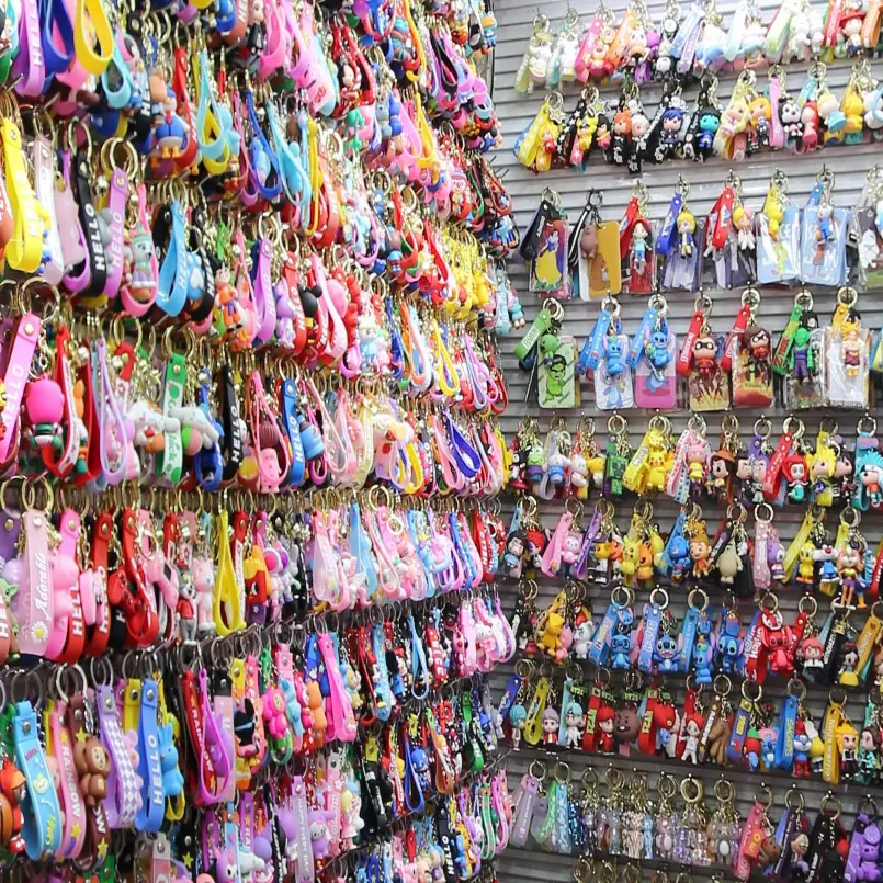 1000 moldes Anime decoraciones llavero 3D dragón Japón americano dibujos animados PVC goma llavero colgante regalos bolas llavero de plástico