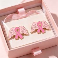 Badge émaillé en métal moulé Aile d'ange Ruban Rose avec bordure dorée, symbole de soutien pour la sensibilisation au cancer du sein et les événements caritatifs