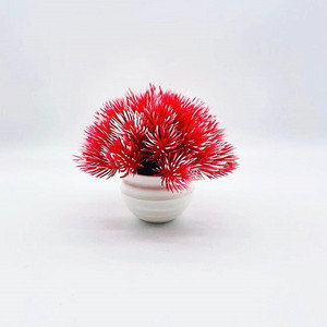 Planta Bonsái Artificial Pequeña, Adorno de Flores de Plástico, Estilo Aguja de Pino Roja, Decoración de Escritorio - Product Image 1