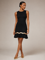 Robe noire sans manches à col rond et ourlet court à volants, avec accent ruban doré métallique – Nouvelle collection été 2026, best-seller