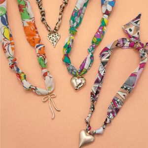 Collier pendentif écharpe en soie à la mode bijoux pour femmes plaqué or coeur nœud papillon collier à breloques collier en soie léopard coloré - Product Image 2