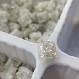 สวิตช์ TTC <span class=keywords><strong>Frozen</strong></span> Switch V2 สำหรับคีย์บอร์ดแบบกลไก แบบเงียบ ไม่มีเสียง 39 กรัม 3 ขา RGB สวิตช์โปร่งใส - Product Image 5