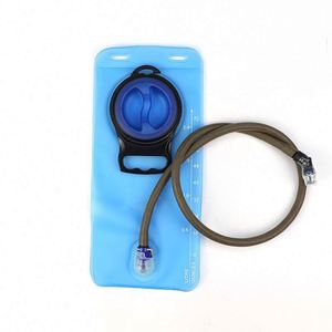 Poche à eau isolante double couche en TPU sans BPA de 2 litres pour OEM/ODM - Product Image 5