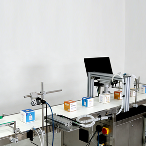 Système de tri automatique avec scanner de codes-barres, poussoir pneumatique, convoyeur de rejet et déviateur de codes QR pour machine de test - Product Image 5